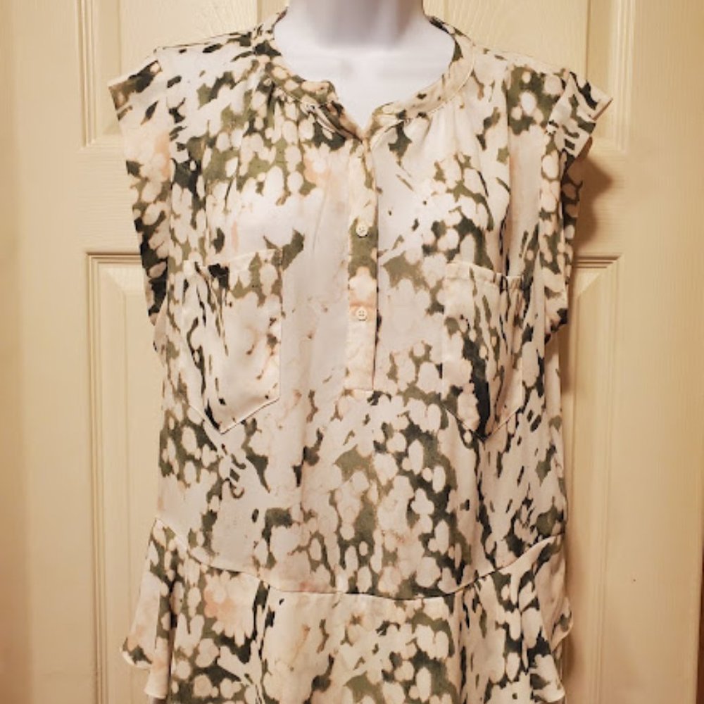 Mossimo ruffled edge cap sleeve top